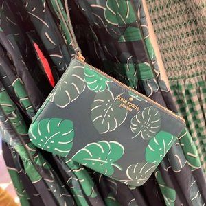 Kate Spade Chelsea Monstera Leaves Printed Medium Nylon Zip Wristlet Green